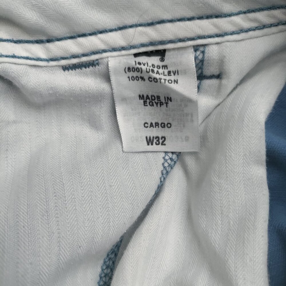 Levi's 32" Mens Cargo Shorts Blue 100% Cotton Flap Pockets Made in Egypt GUC - Picture 3 of 6